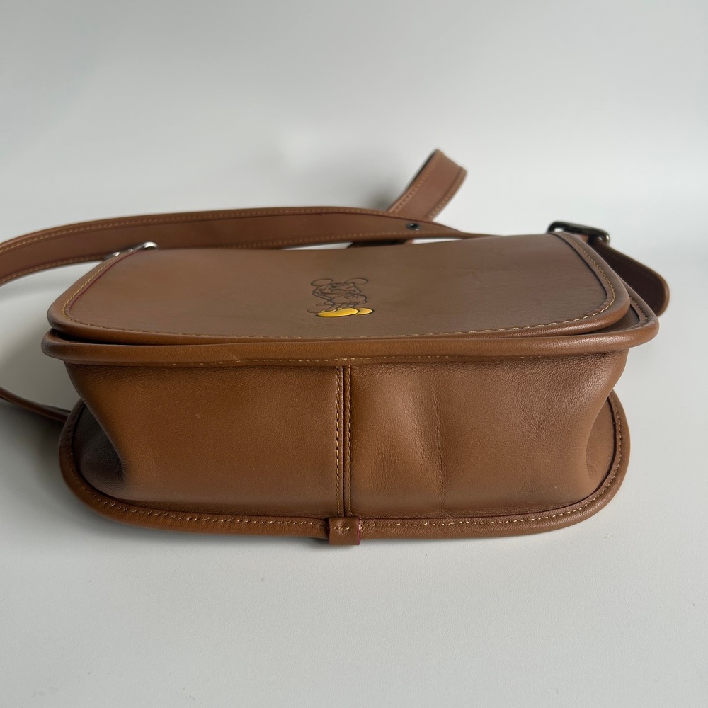 Disney Coach Mickey Mouse Saddle Bag 23 Tan Glovetanned Leather Excellent - Picture 5 of 13